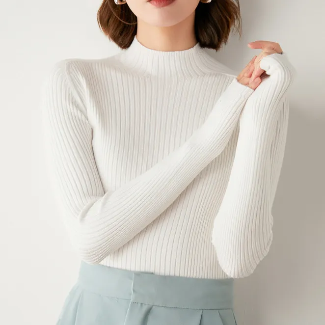 BRIDGET VELOURA™ ELEGANT TURTLENECK