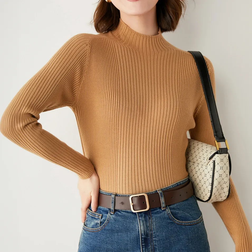 BRIDGET VELOURA™ ELEGANT TURTLENECK