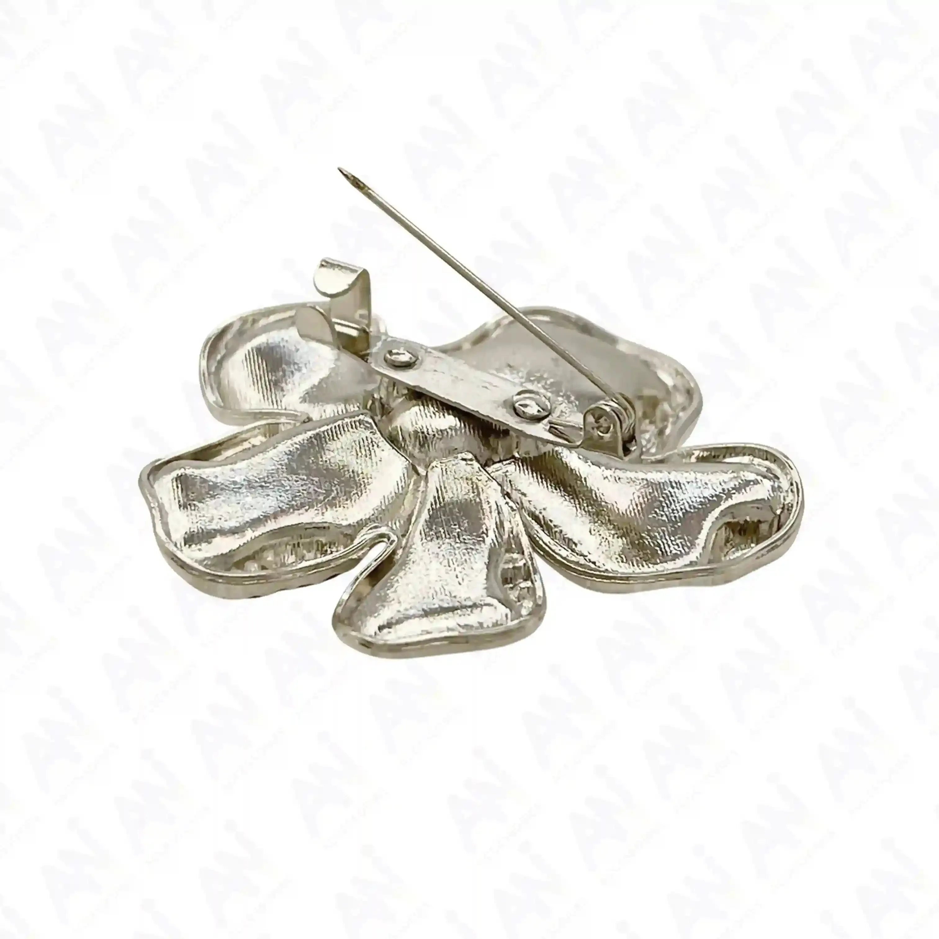 Floral Style Pearl Brooch for Saree & Trendy Fashion