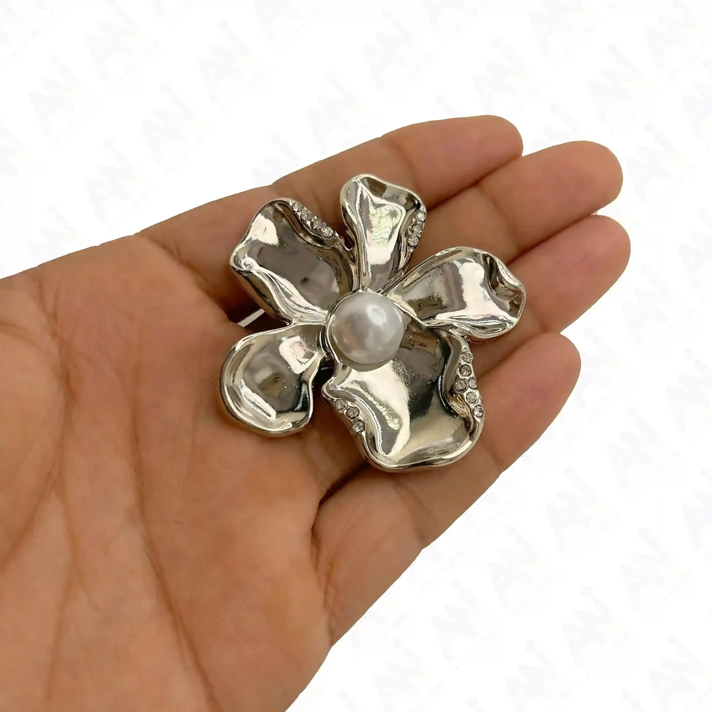 Floral Style Pearl Brooch for Saree & Trendy Fashion