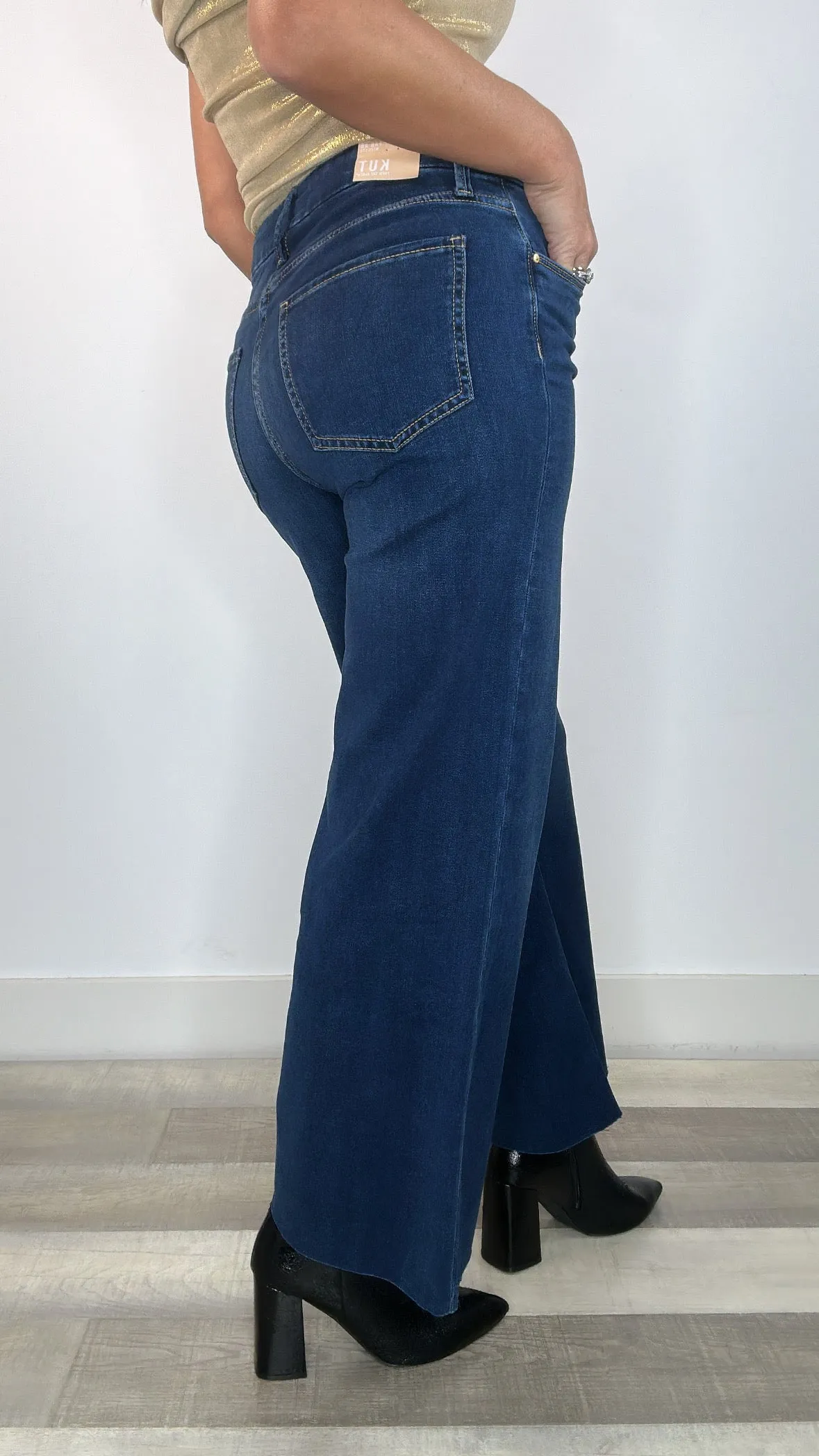 Kut Meg High Rise Wide Leg in Demure Wash (1 SIZE 8)