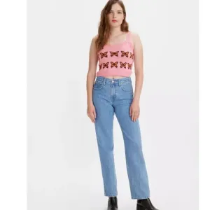 NWOT Levi's Women's Low Pro Straight Jeans in Charlie Try - Medium Wash Size 24