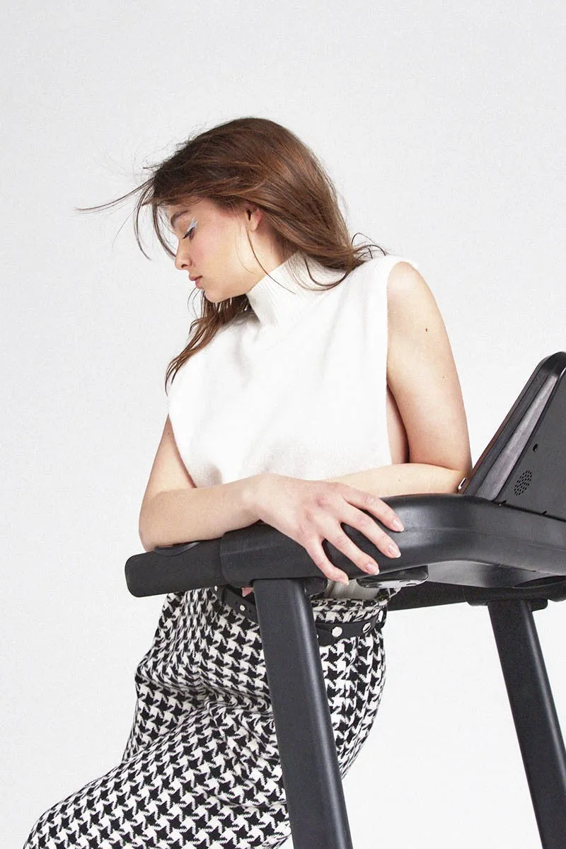 SLEEVELESS MOCK NECK SWEATER