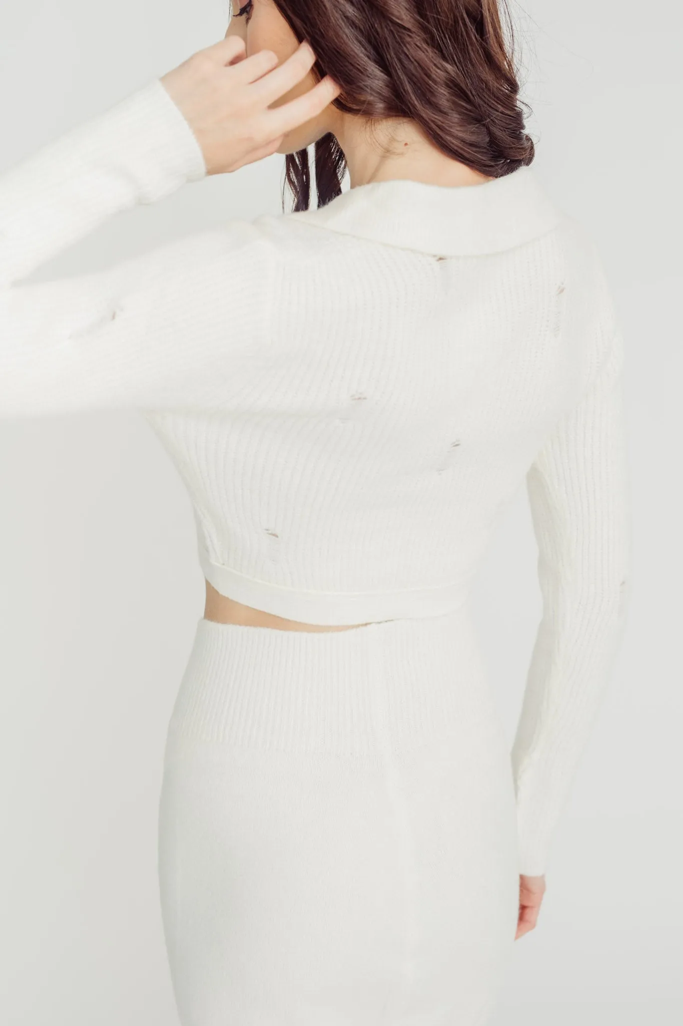 Vye White Knitted Collar V Neck Single-Button Long Sleeves Cropped Cardigan Top