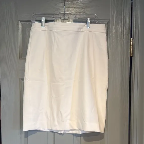 White House Black Market Cream Pencil Skirt Knee-Length Workwear