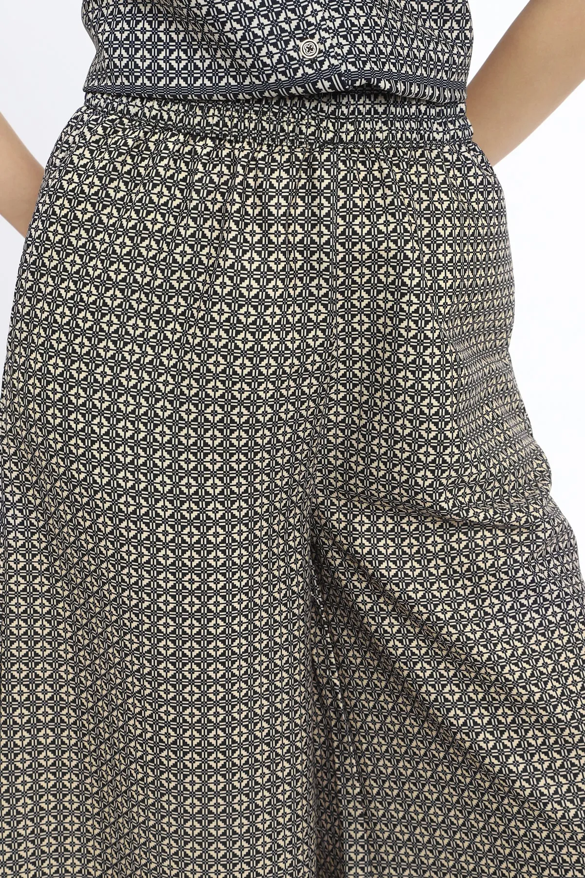 Wide Leg trouser with elasticated waist band in Ankle Length