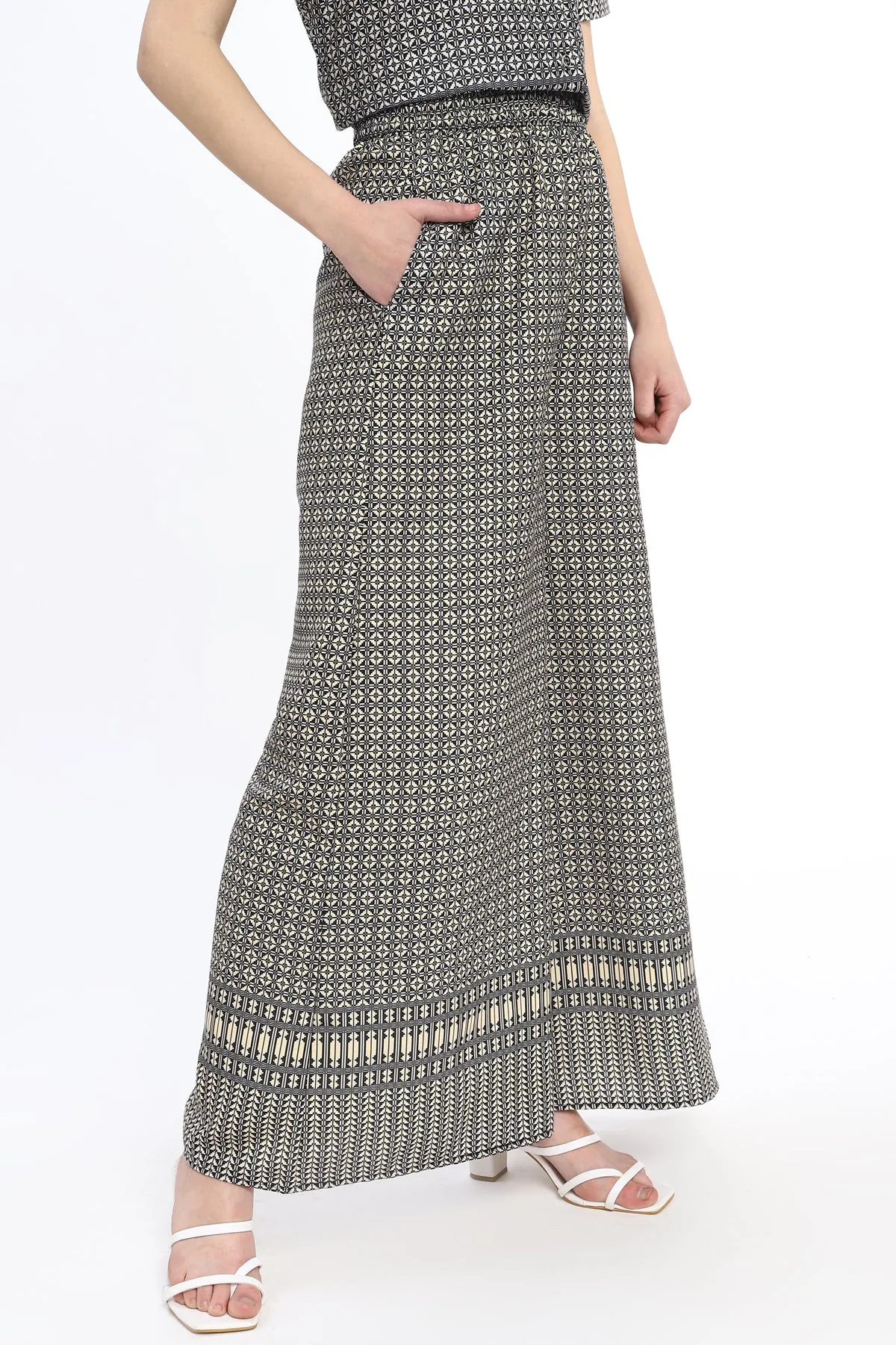 Wide Leg trouser with elasticated waist band in Ankle Length
