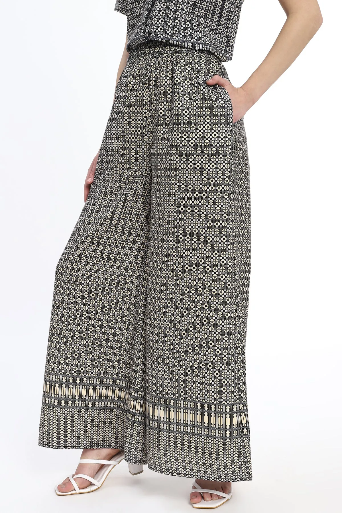 Wide Leg trouser with elasticated waist band in Ankle Length