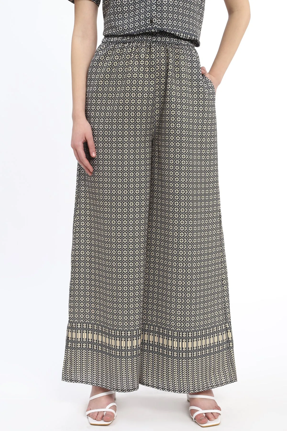 Wide Leg trouser with elasticated waist band in Ankle Length