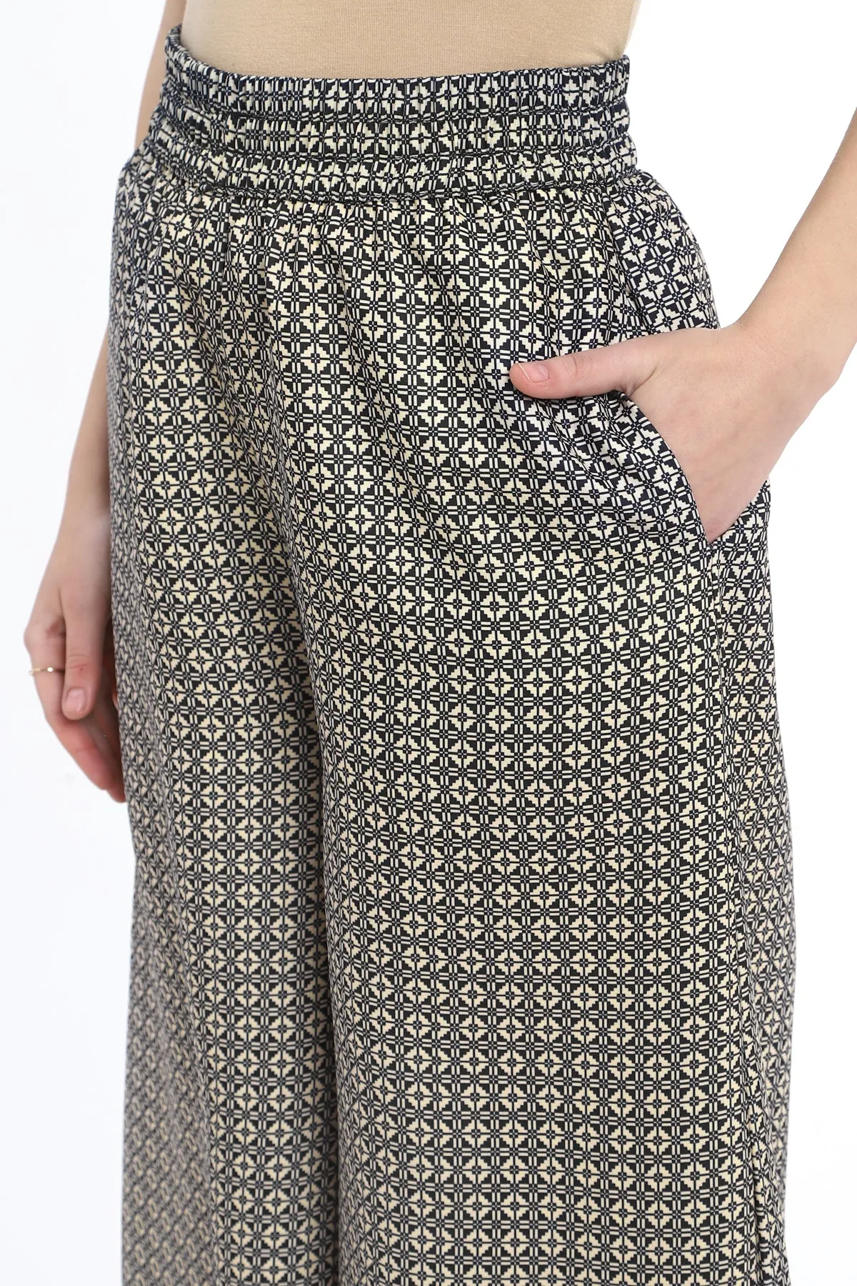 Wide Leg trouser with elasticated waist band in Ankle Length