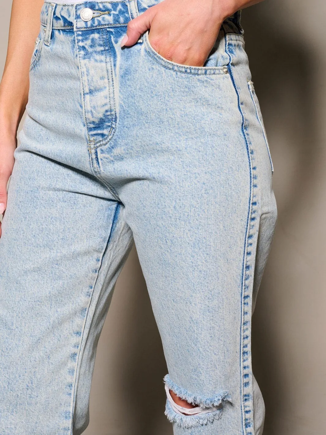 WOMEN'S BUTTON CLOSURE POCKETS DISTRESS DENIM PANTS